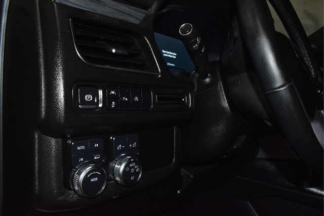 Used 2024 GMC Yukon XL SLT AWD/4WD image 23