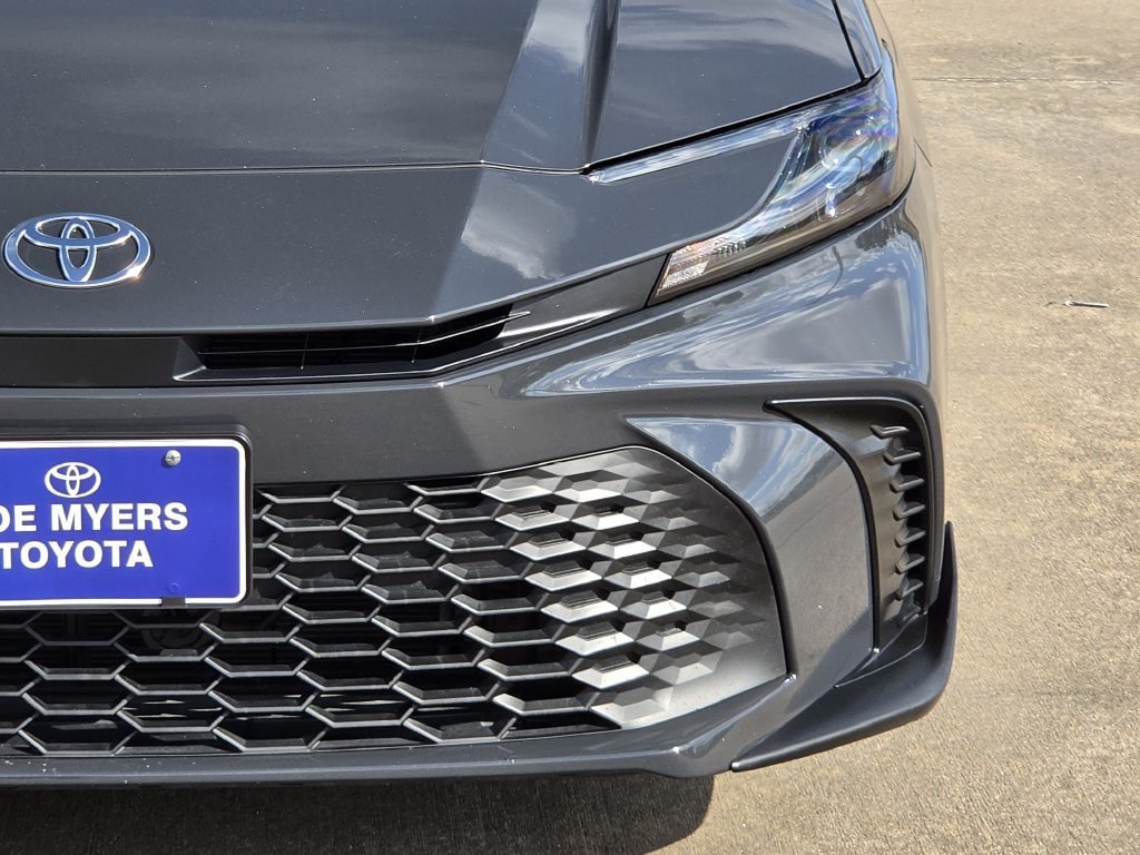 Used 2026 Toyota Camry SE FWD image 4