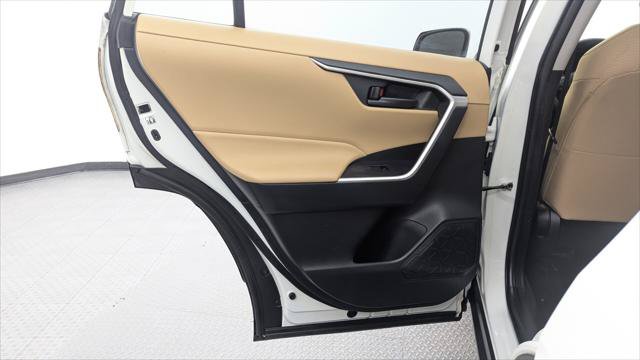 Used 2019 Toyota RAV4 LE FWD image 16