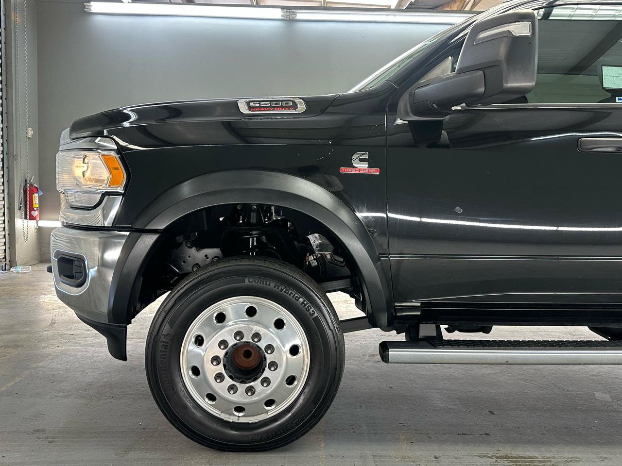 Used 2023 RAM 5500 Tradesman w/ Chrome Appearance Group RWD image 5