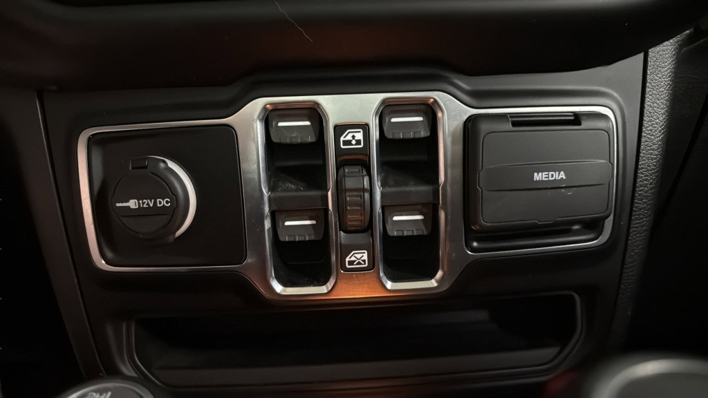 Used 2020 Jeep Wrangler Unlimited Sport S image 23