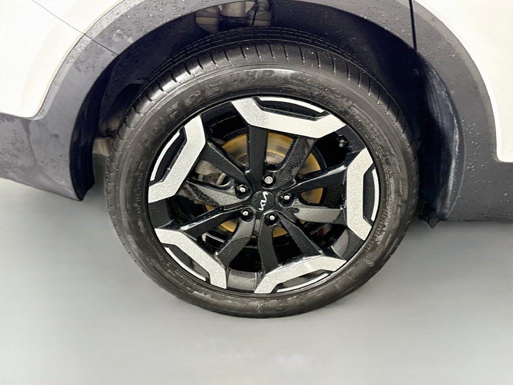 Used 2024 Kia Telluride EX w/ EX Captain's Chair Package FWD image 32