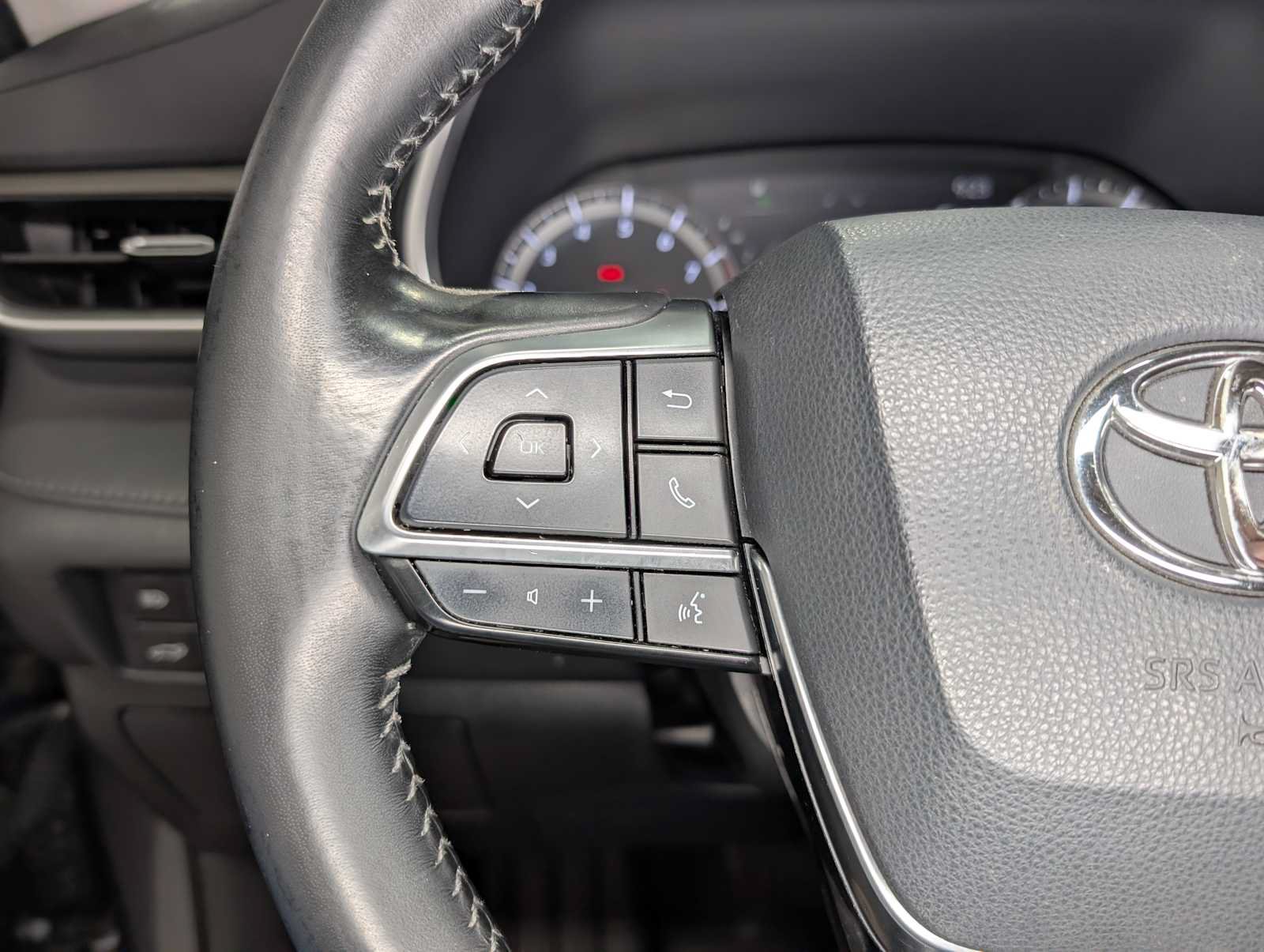 Used 2021 Toyota Highlander XLE AWD/4WD image 39