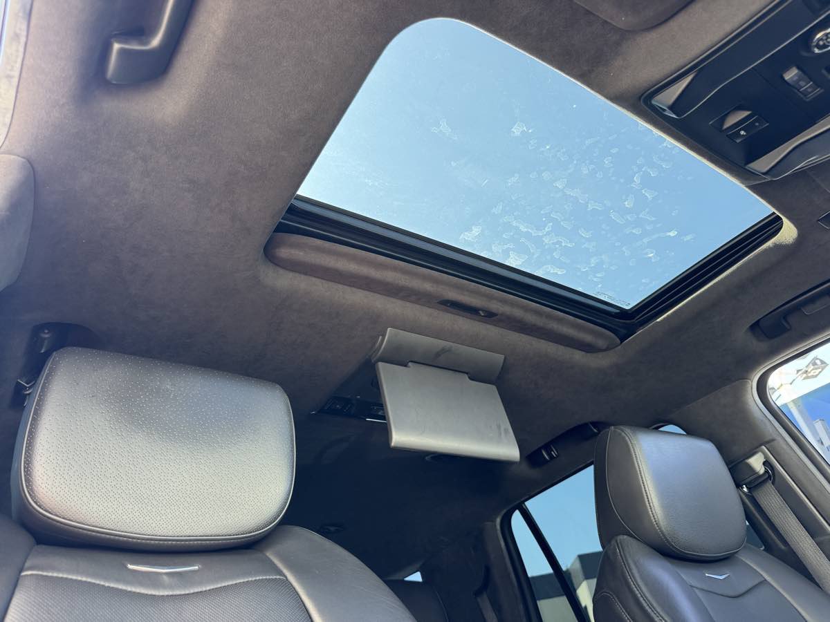 Used 2018 Cadillac Escalade Platinum AWD/4WD image 16