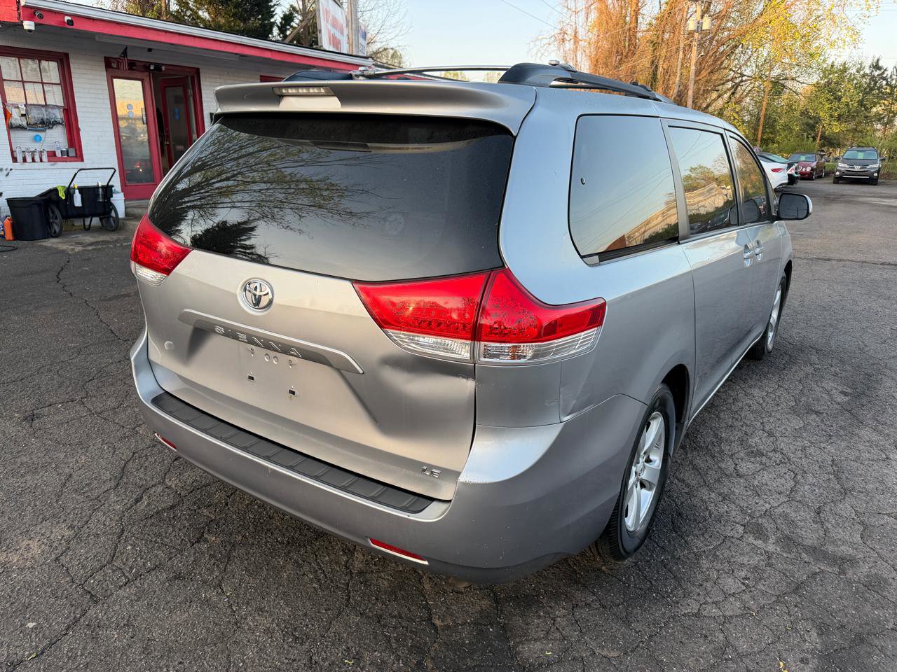 Used 2012 Toyota Sienna LE FWD image 7