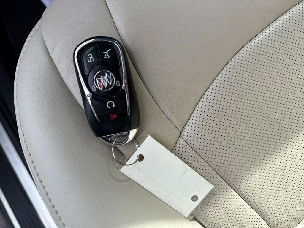 Used 2024 Buick Enclave Essence w/ LPO, Touring Package image 33