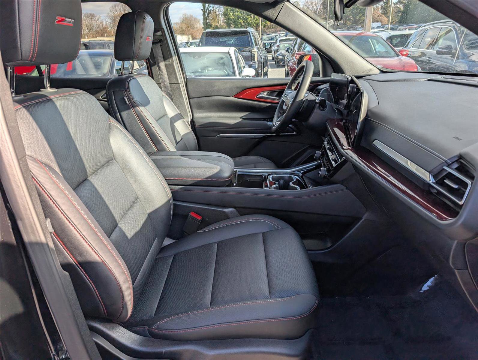 Used 2025 Chevrolet Traverse Z71 w/ Driver Confidence Package image 12