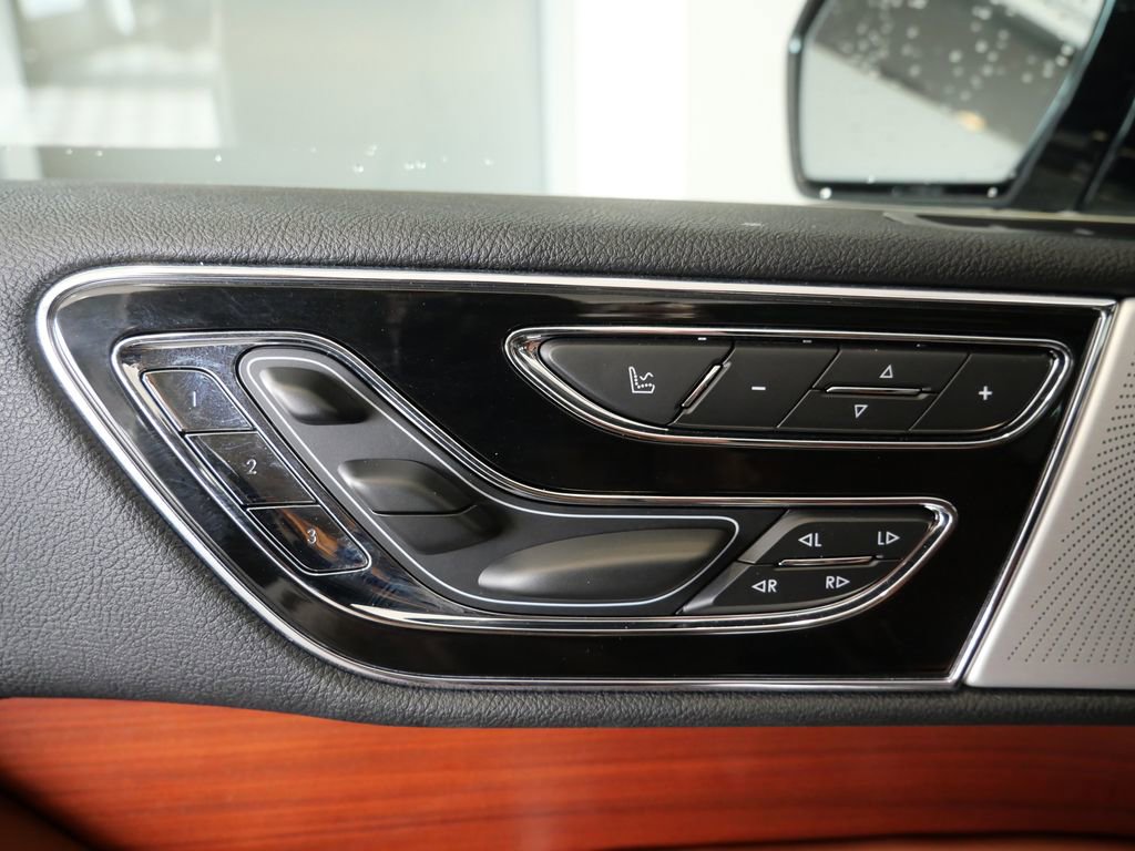 Used 2020 Lincoln Navigator Reserve w/ Luxury Package image 32