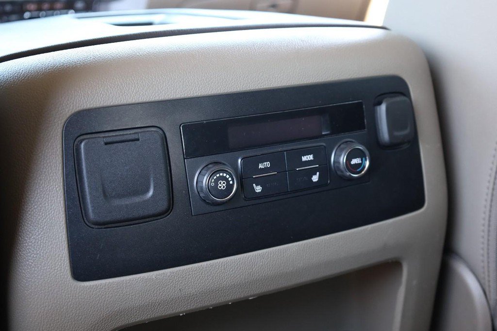 Used 2020 Chevrolet Suburban Premier AWD/4WD image 23