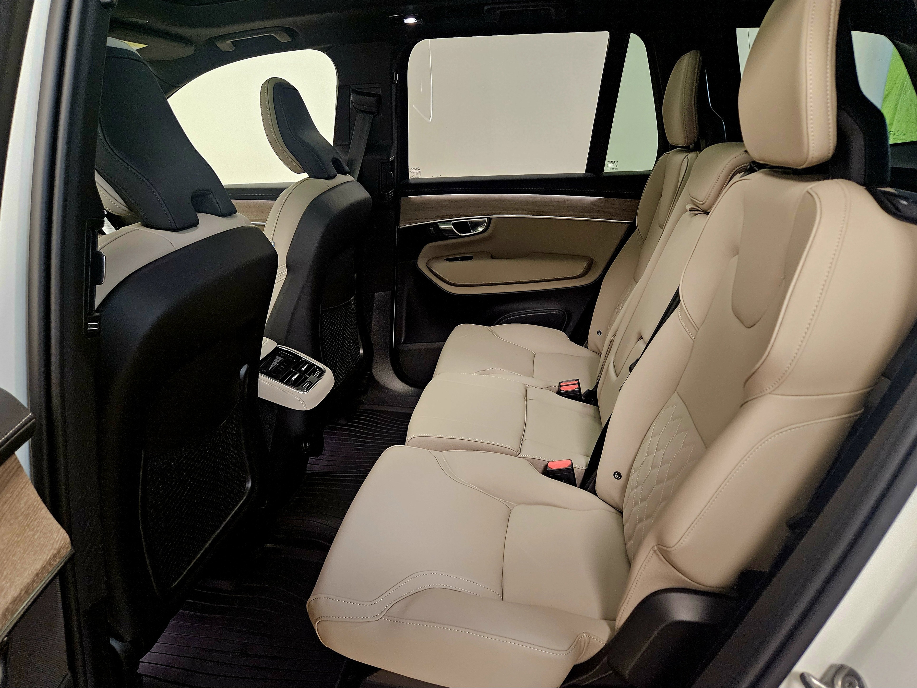 New 2026 Volvo XC90 B6 Plus w/ Protection Package AWD/4WD image 11