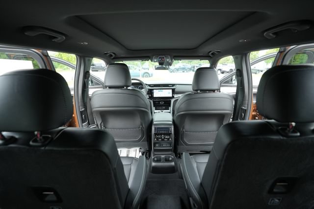 New 2026 Jeep Grand Cherokee L Limited w/ Limited Altitude Package AWD/4WD image 24