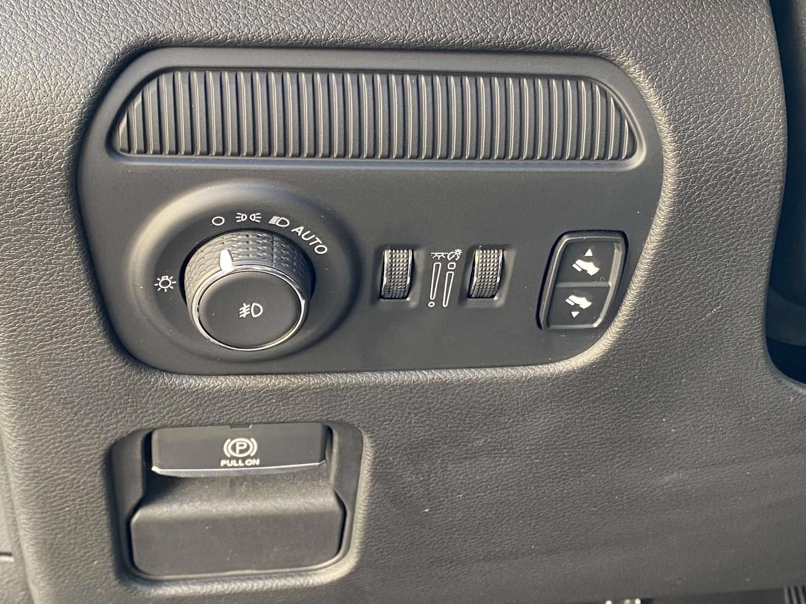 Used 2024 Jeep Wagoneer L Series II RWD image 20