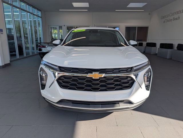 Certified 2025 Chevrolet Trax LT w/ Driver Confidence Package image 2