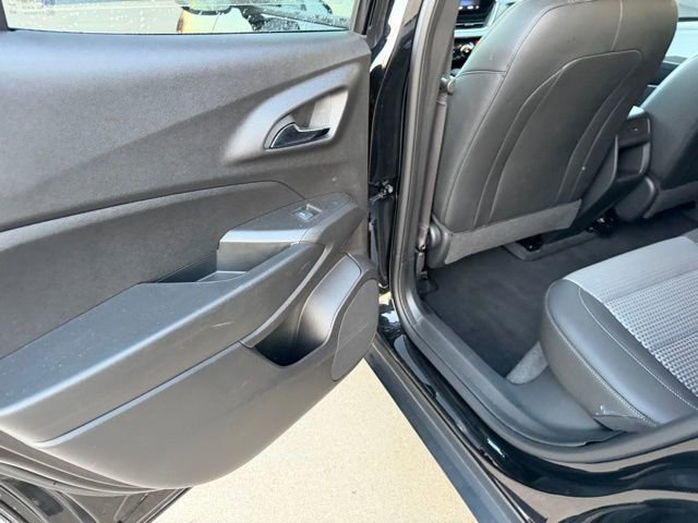 Used 2025 Chevrolet Trax LT w/ LT Convenience Package image 10