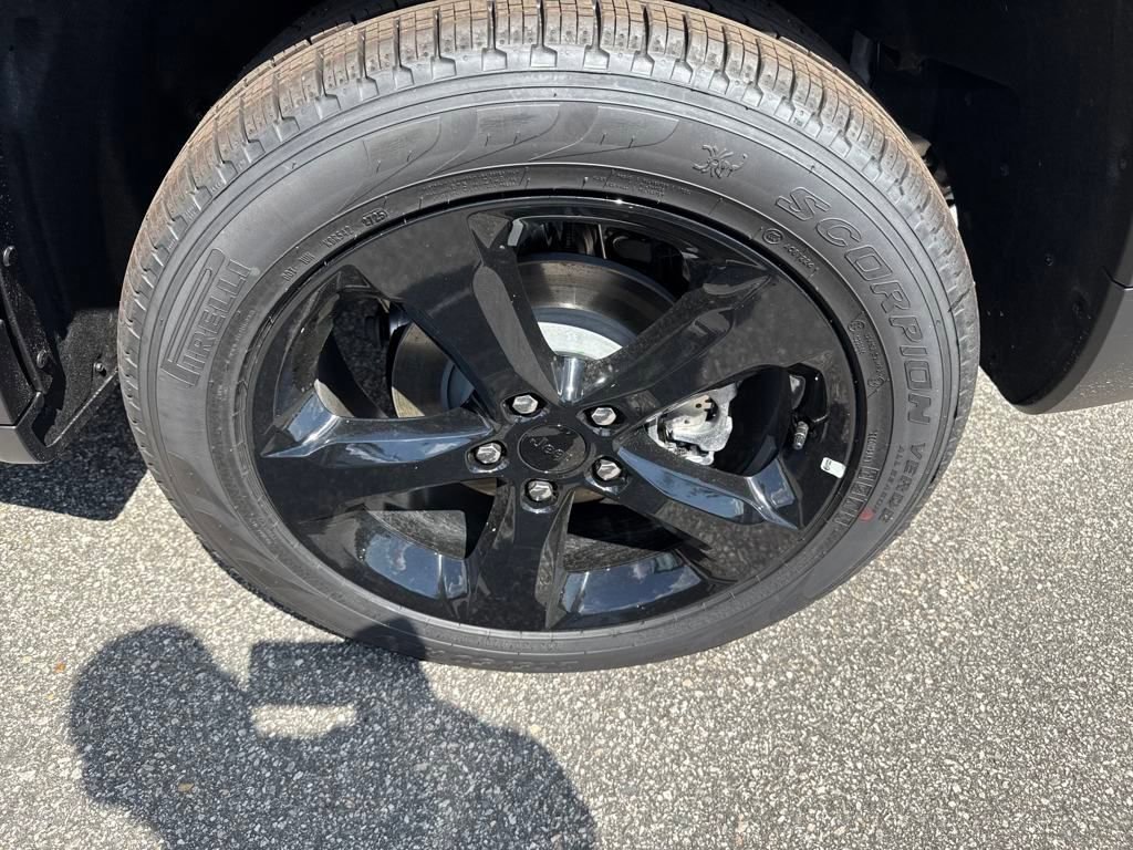 New 2025 Jeep Grand Cherokee Limited w/ Black Appearance Package image 32