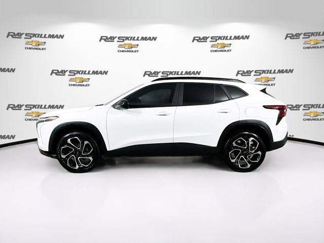 Used 2024 Chevrolet Trax RS w/ Sunroof Package FWD image 4