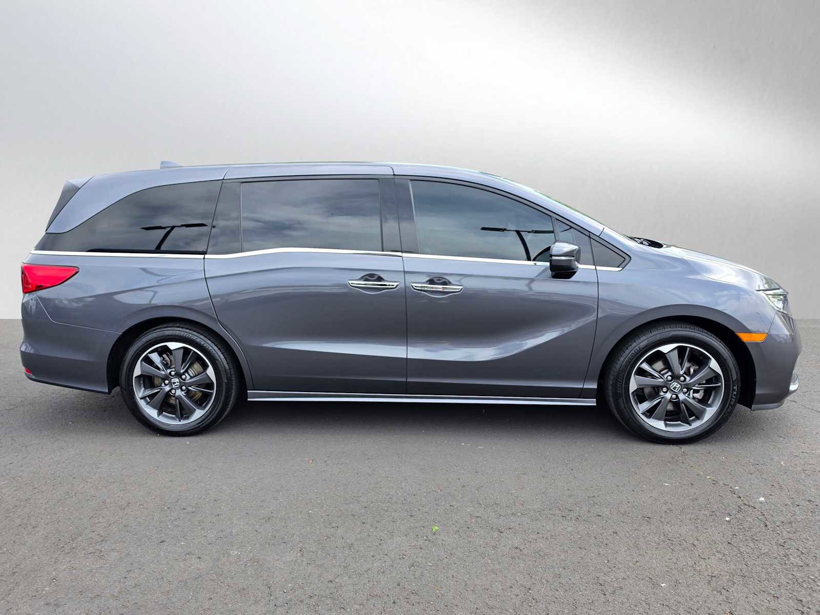 Used 2024 Honda Odyssey Elite image 2