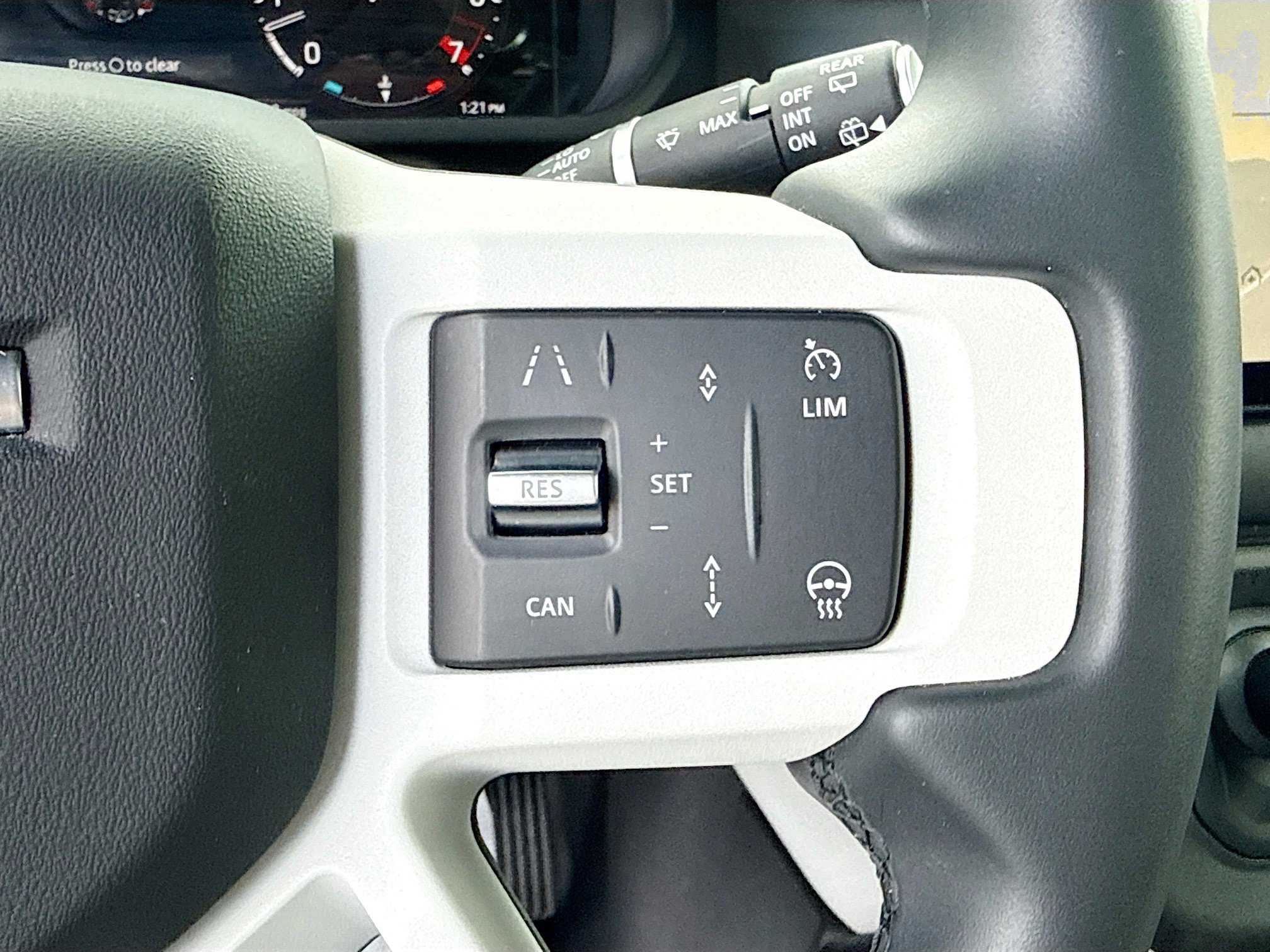 Used 2025 Land Rover Defender 90 X-Dynamic SE AWD/4WD image 39