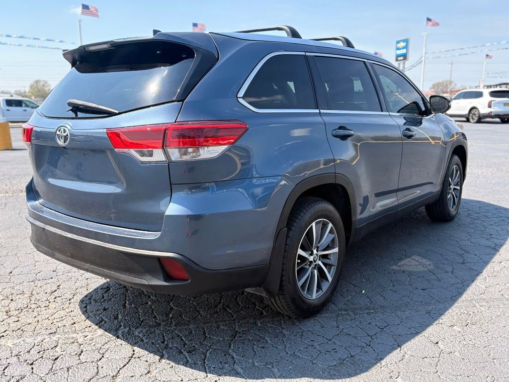 Used 2019 Toyota Highlander XLE image 5