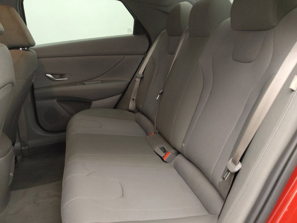 Used 2025 Hyundai Elantra SE FWD image 18