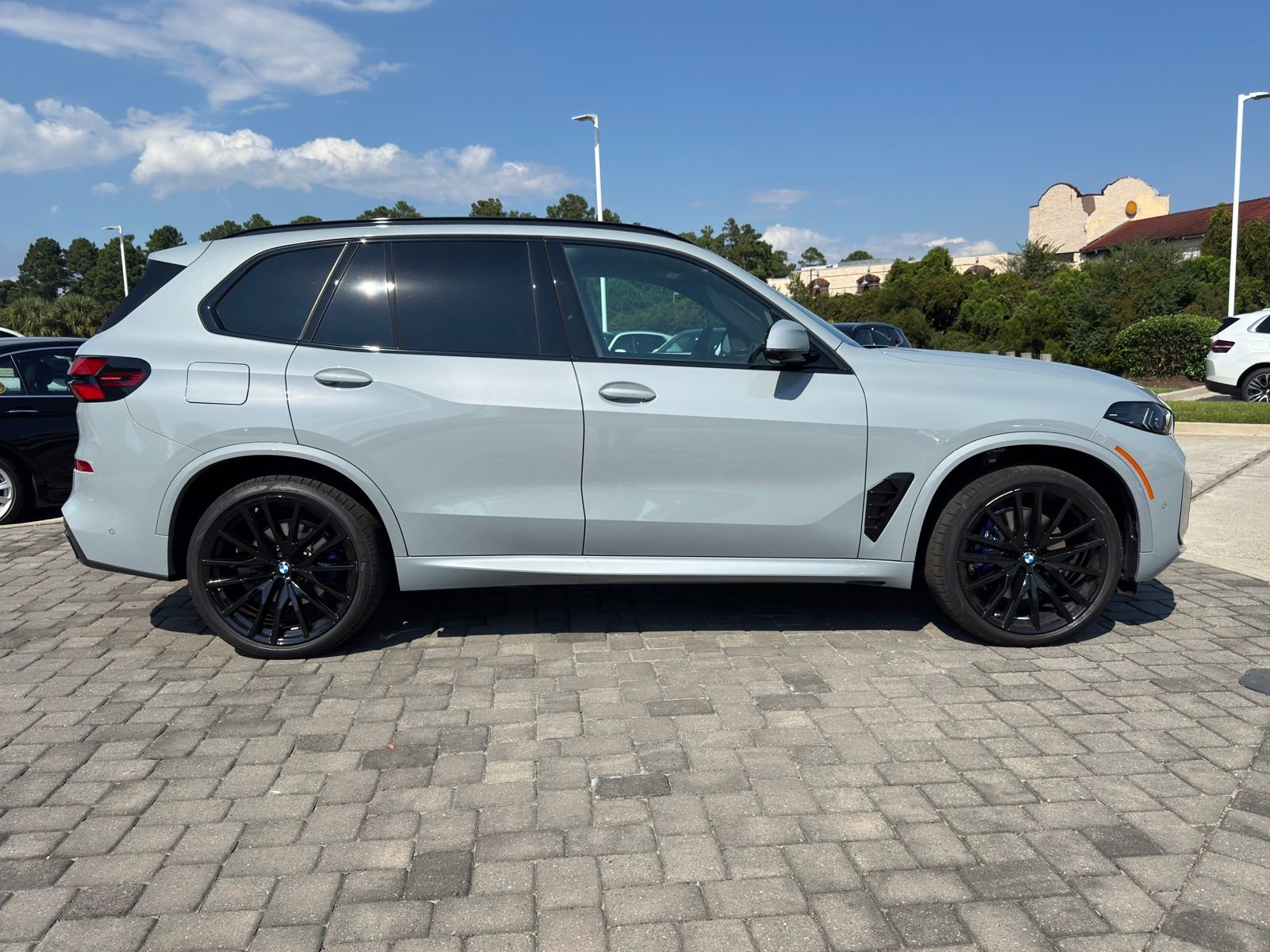 Used 2026 BMW X5 xDrive40i w/ M Sport Package image 8