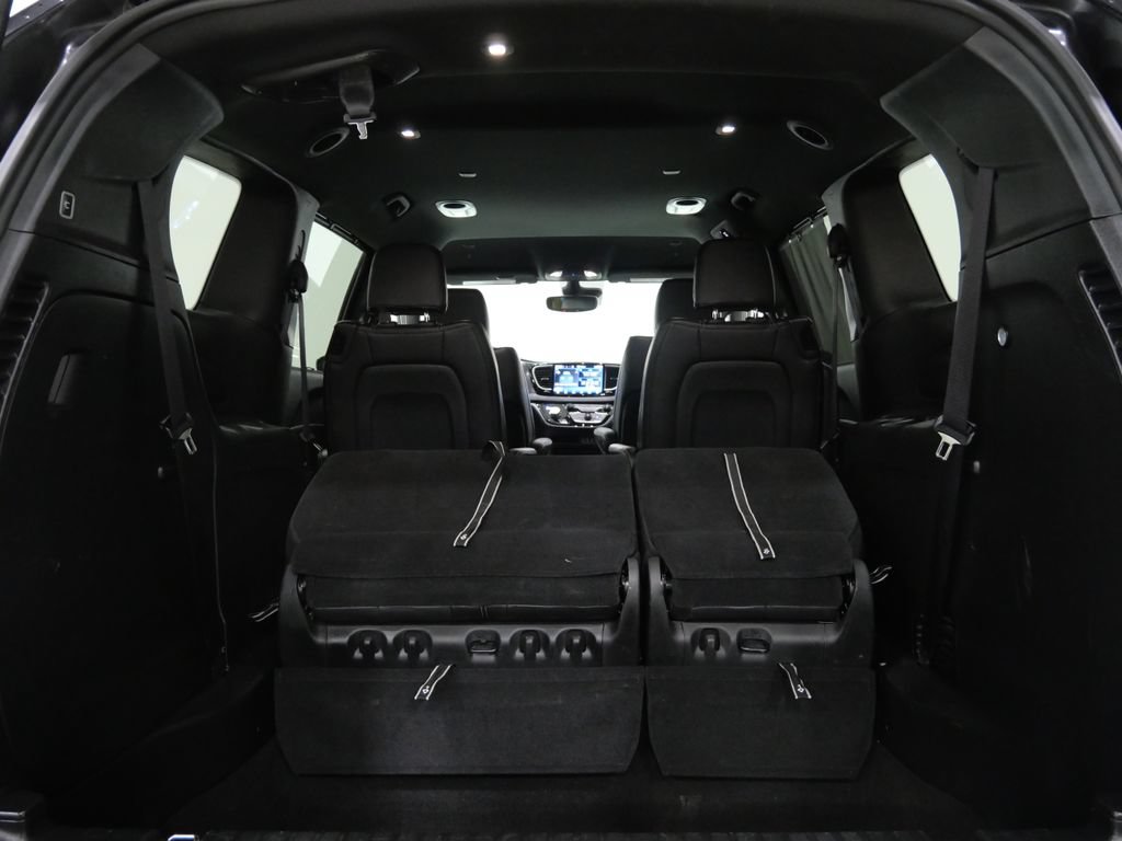 Used 2025 Chrysler Pacifica Select FWD image 28
