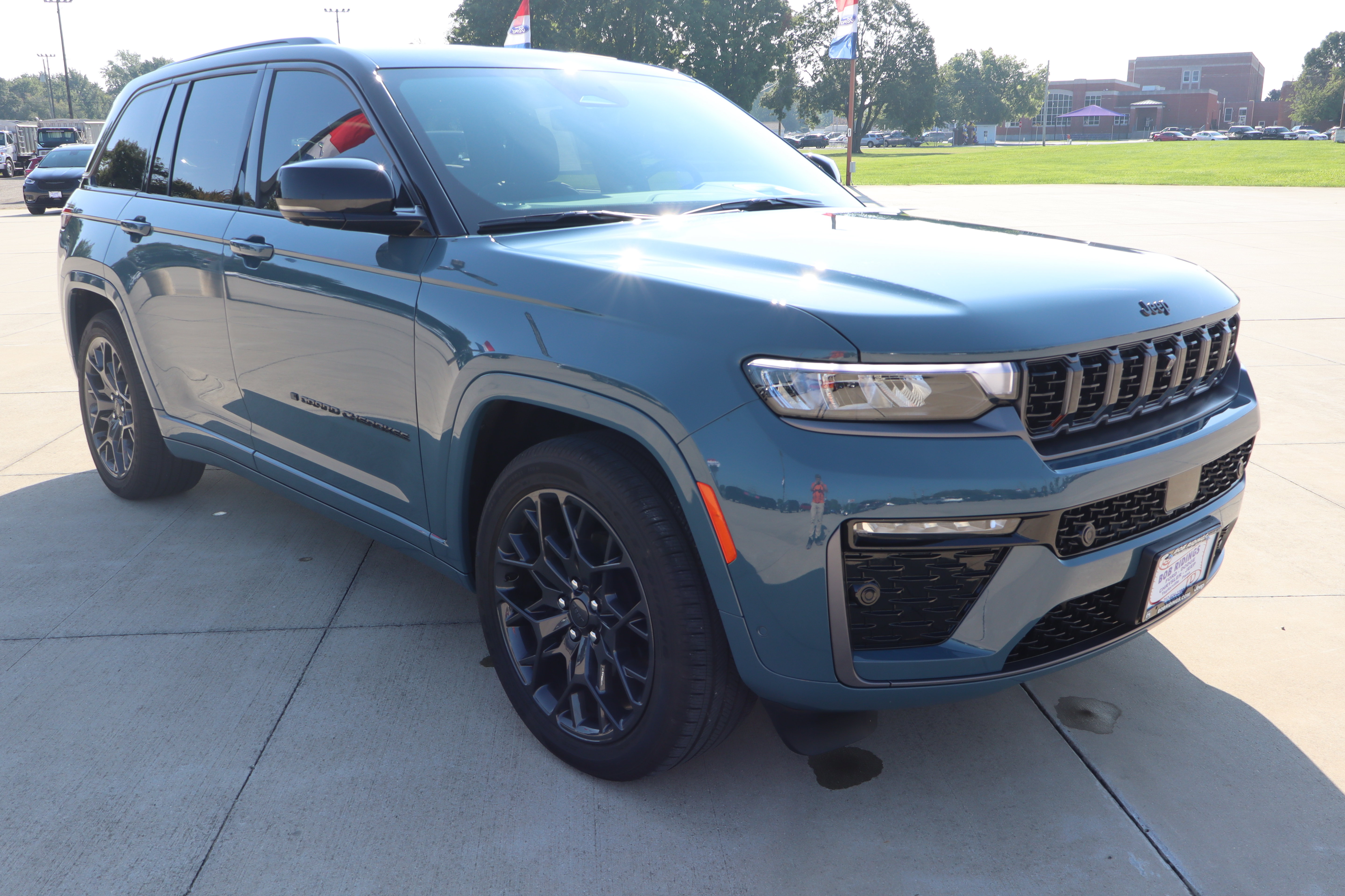 Used 2026 Jeep Grand Cherokee Summit w/ Obsidian Package AWD/4WD image 3
