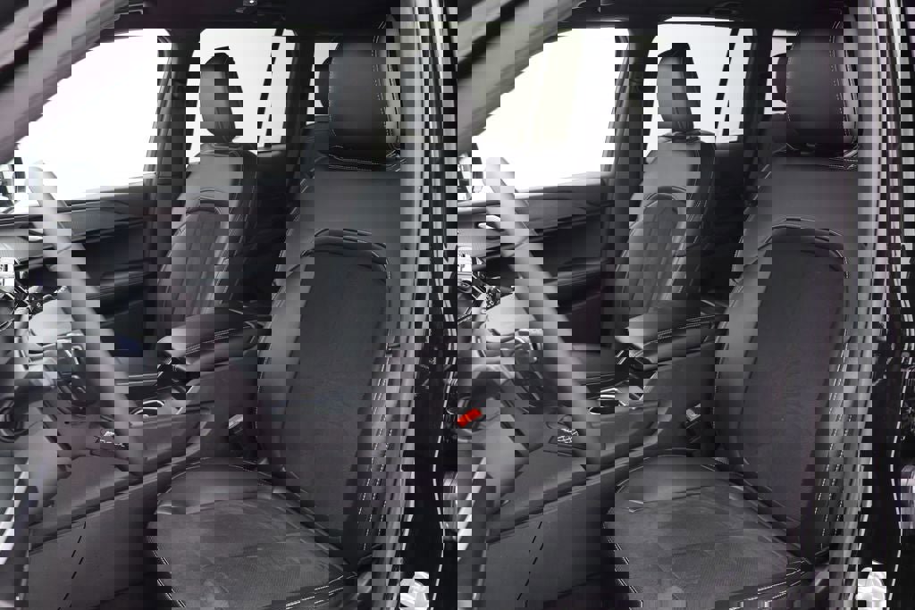 Used 2025 Jeep Grand Cherokee Altitude AWD/4WD image 15