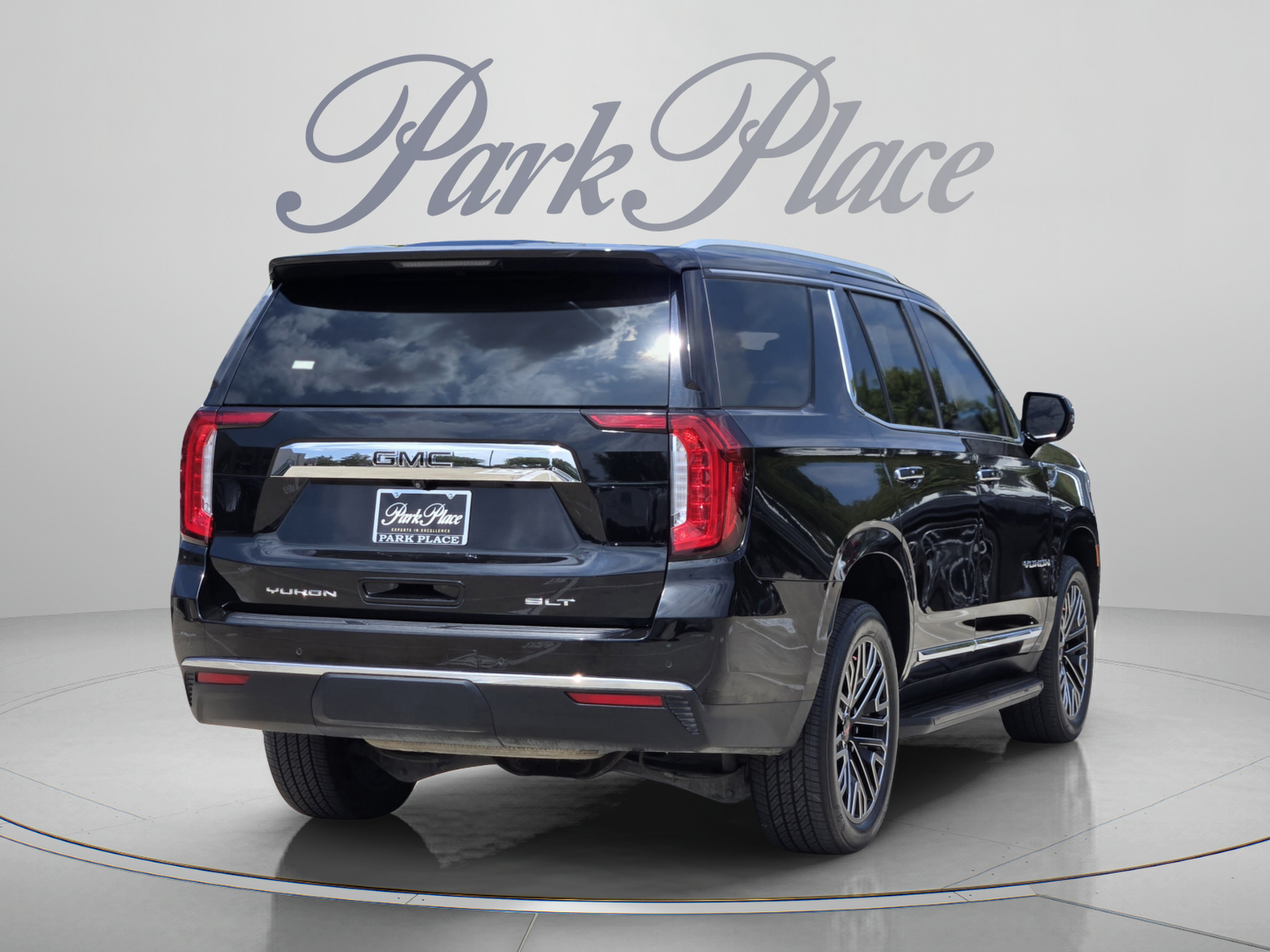 Used 2021 GMC Yukon SLT w/ SLT Luxury Plus Package AWD/4WD image 4
