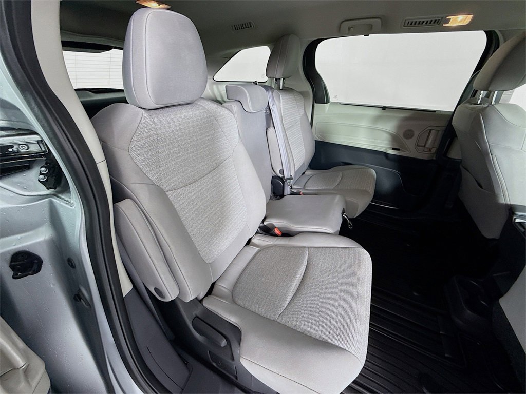 Used 2022 Toyota Sienna LE image 27