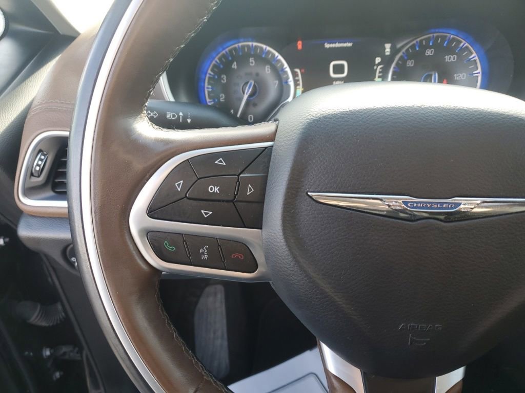 Used 2017 Chrysler Pacifica Limited image 17