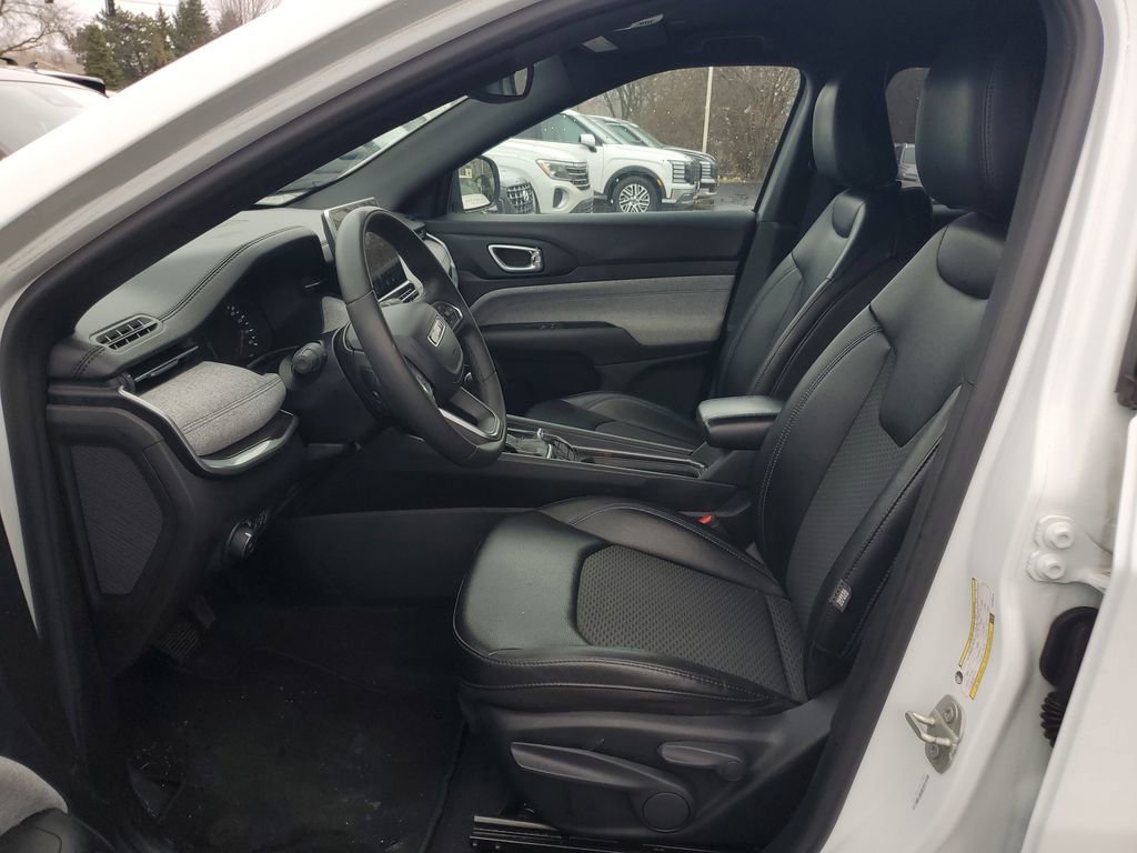 Used 2023 Jeep Compass Latitude image 14