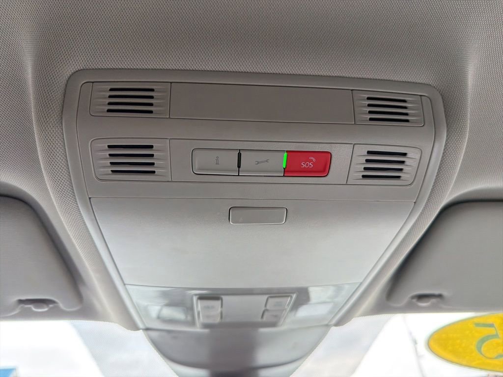 Used 2025 Volkswagen Taos SE AWD/4WD image 19