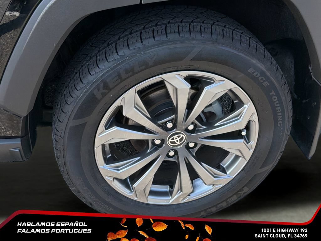 Used 2022 Toyota RAV4 XLE Premium AWD/4WD image 32