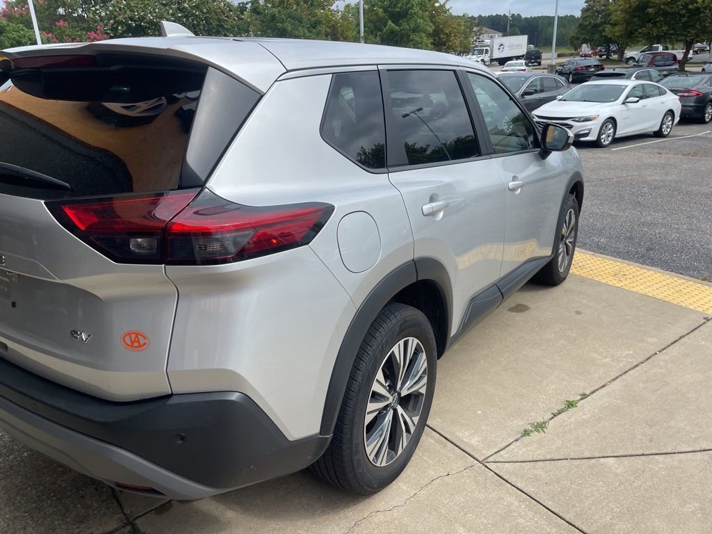 Used 2023 Nissan Rogue SV image 4
