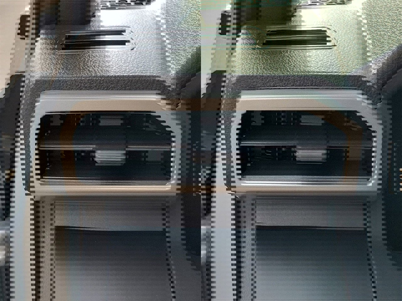 Used 2025 Toyota Tacoma SR image 30