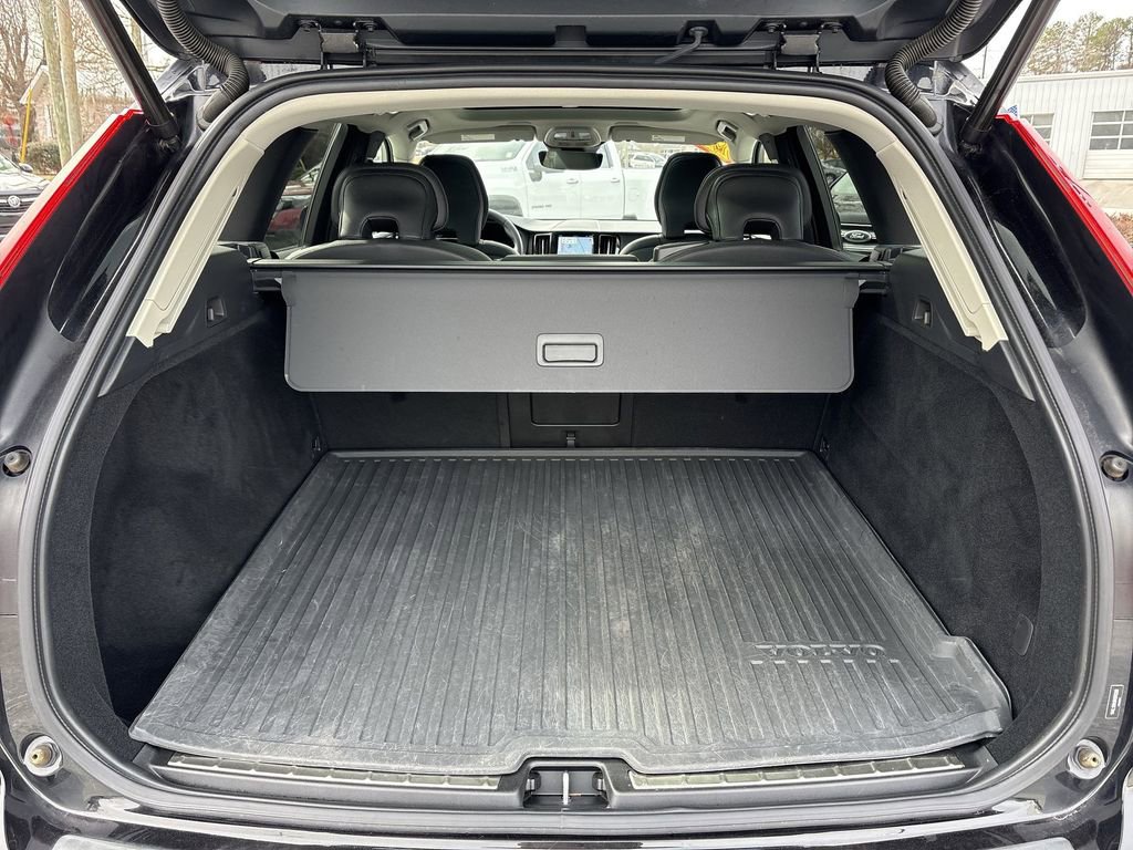 Used 2022 Volvo XC60 B5 Momentum w/ Climate Package image 26
