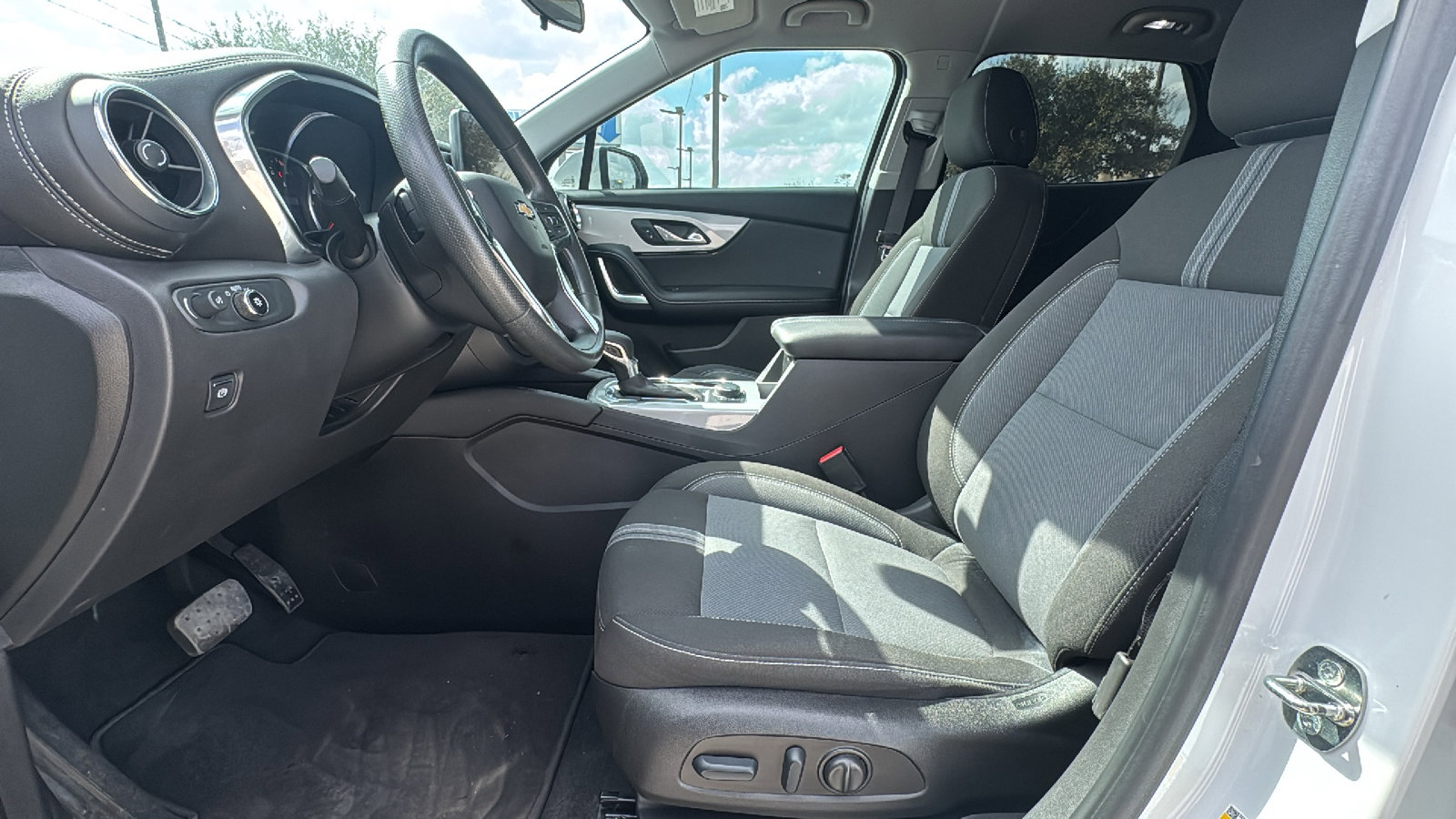 Used 2023 Chevrolet Blazer LT w/ Driver Confidence Package image 9