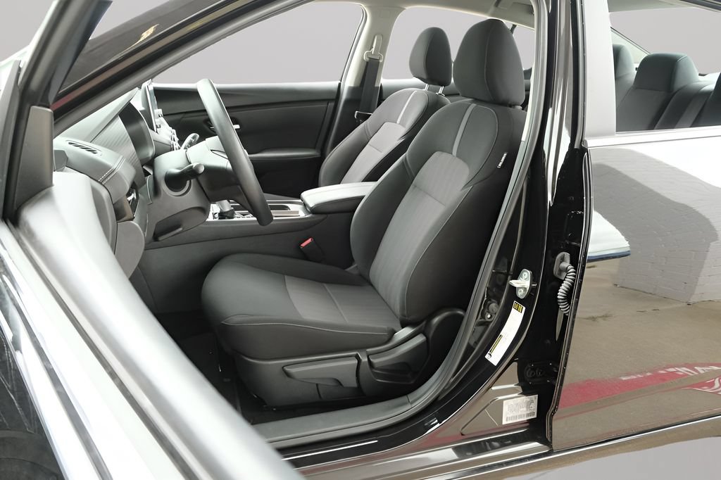 Used 2025 Nissan Sentra SV FWD image 24