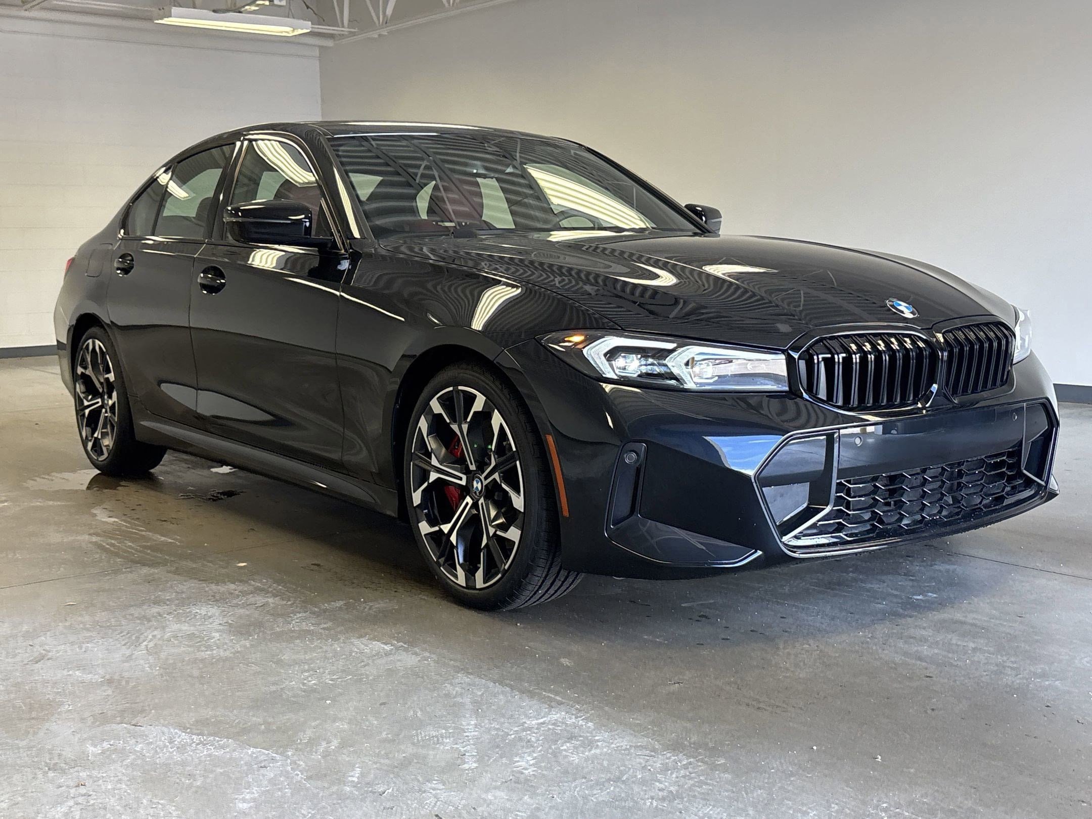 Used 2025 BMW 330i Sedan w/ M Sport Package image 5