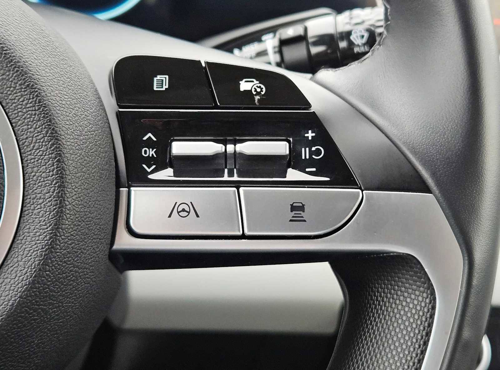 Used 2024 Hyundai Elantra Limited FWD image 21