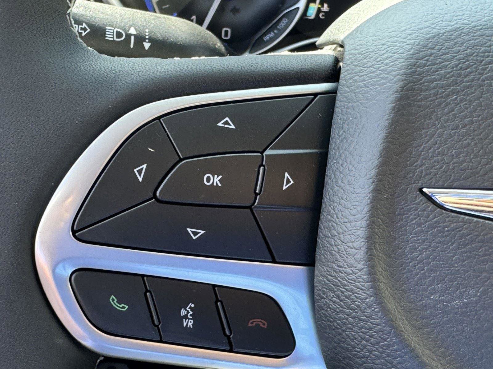 New 2024 Chrysler Pacifica Limited FWD image 23