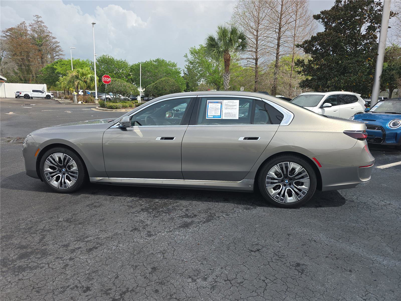 Certified 2025 BMW i7 xDrive60 w/ Executive Package image 6
