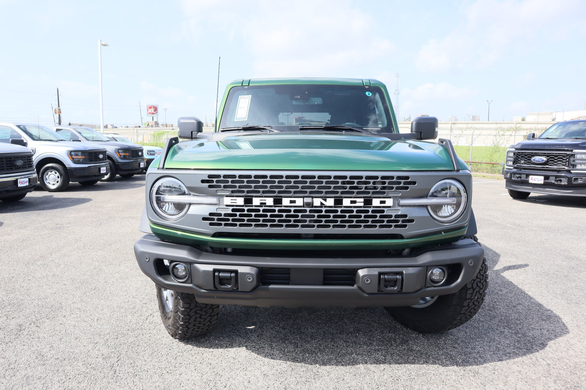 New 2025 Ford Bronco Badlands image 9