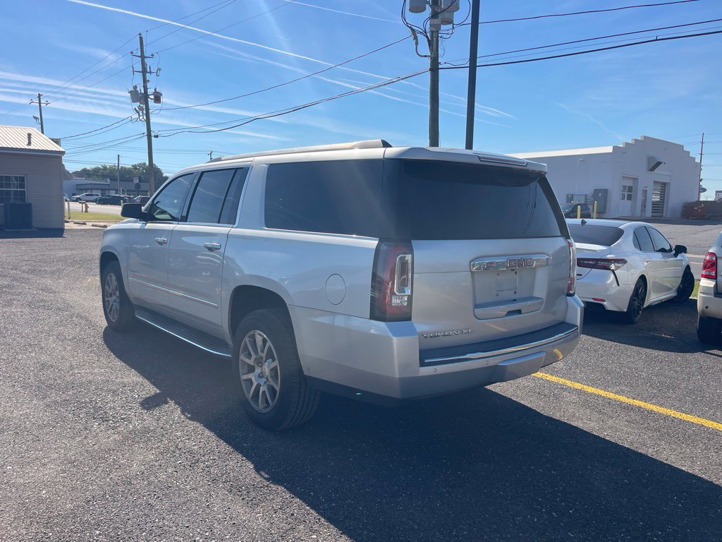 Used 2017 GMC Yukon XL Denali w/ Open Road Package AWD/4WD image 3