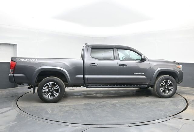 Used 2016 Toyota Tacoma TRD Sport AWD/4WD image 15