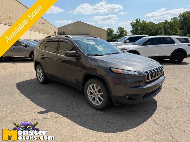 Used 2018 Jeep Cherokee Latitude w/ Cold Weather Group AWD/4WD image 5