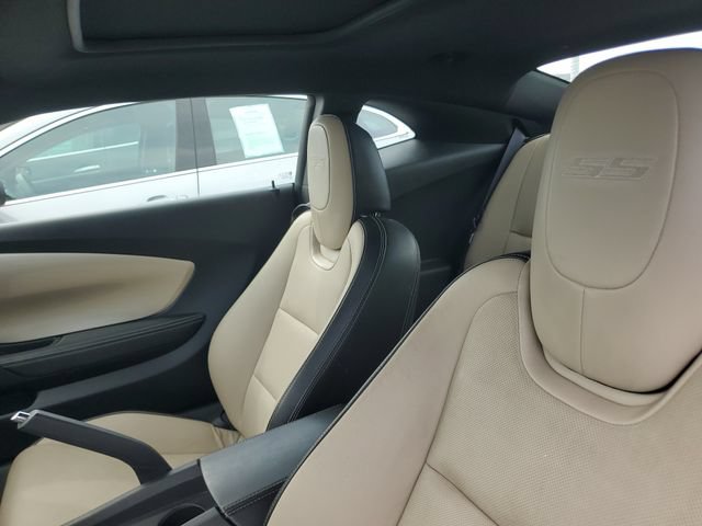 Used 2010 Chevrolet Camaro SS w/ RS Package RWD image 9