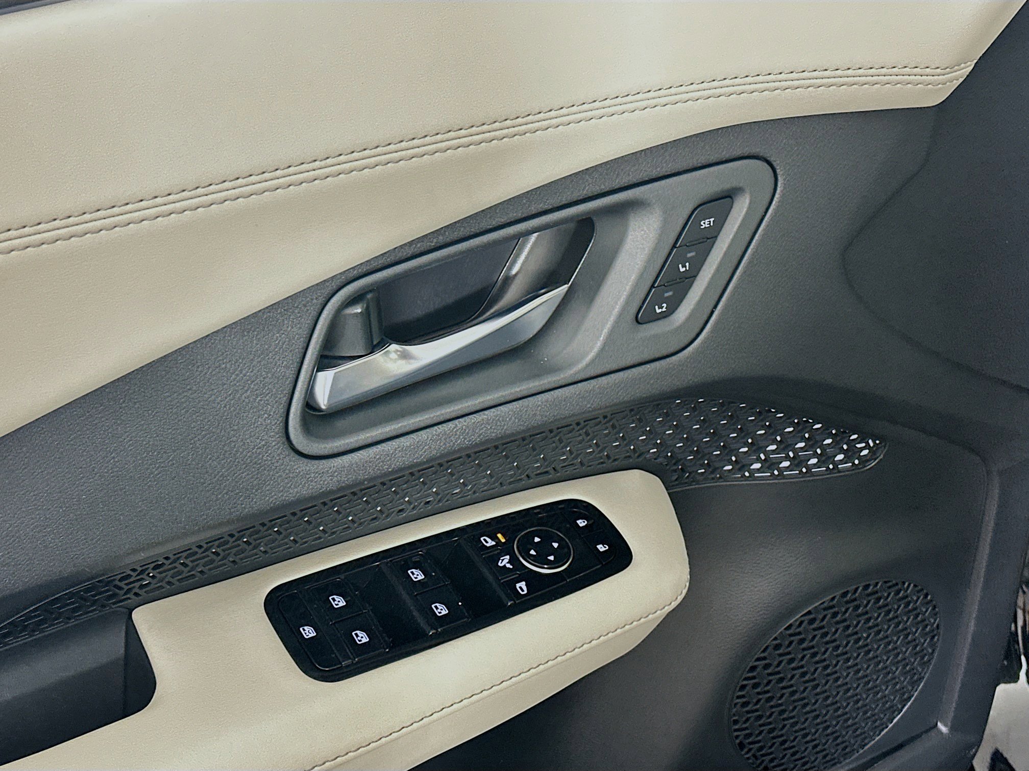 Used 2024 Nissan Ariya FWD image 15