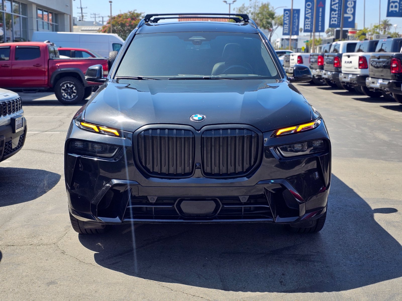 Used 2024 BMW X7 xDrive40i w/ M Sport Package AWD/4WD image 4
